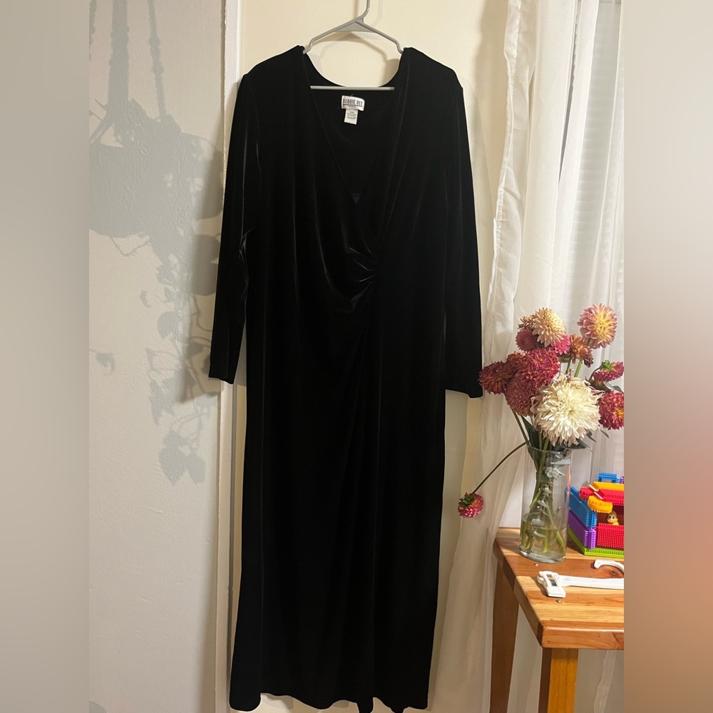 Robbie Bee Elegant Black Long Sleeve Dress